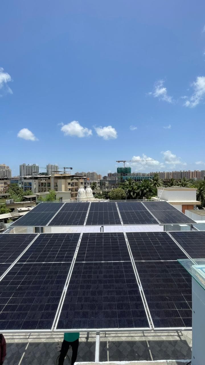 Commercial rooftop solar panels